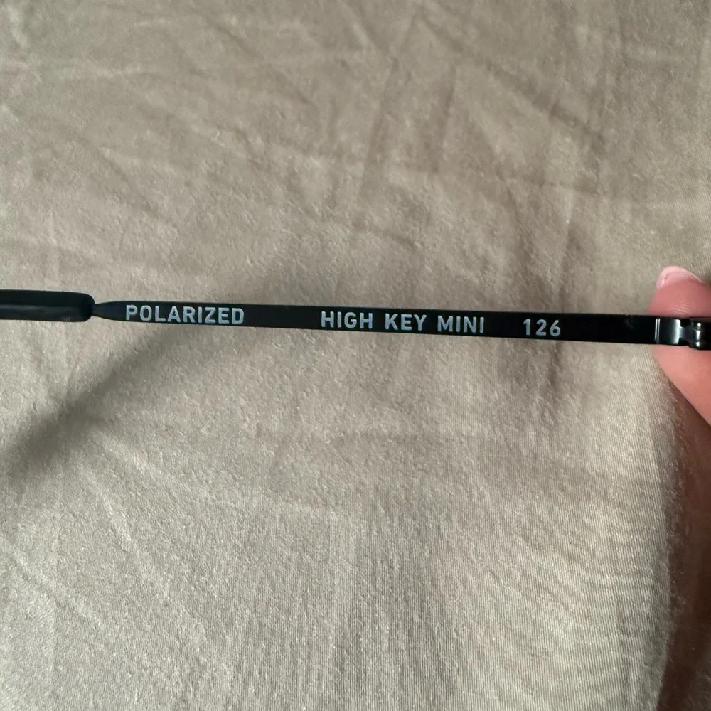 Quay Australia Black Sunglasses - Picture 3 of 5